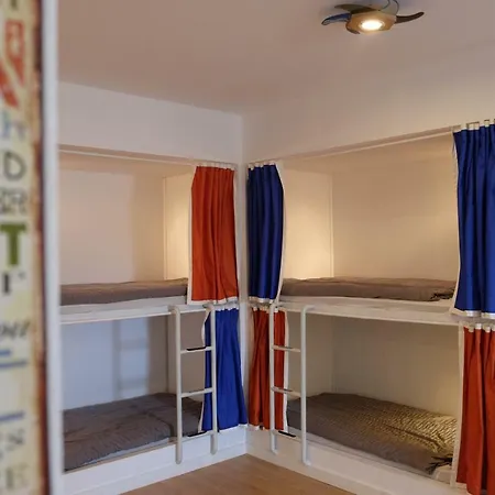 Apartment Dezassete - *